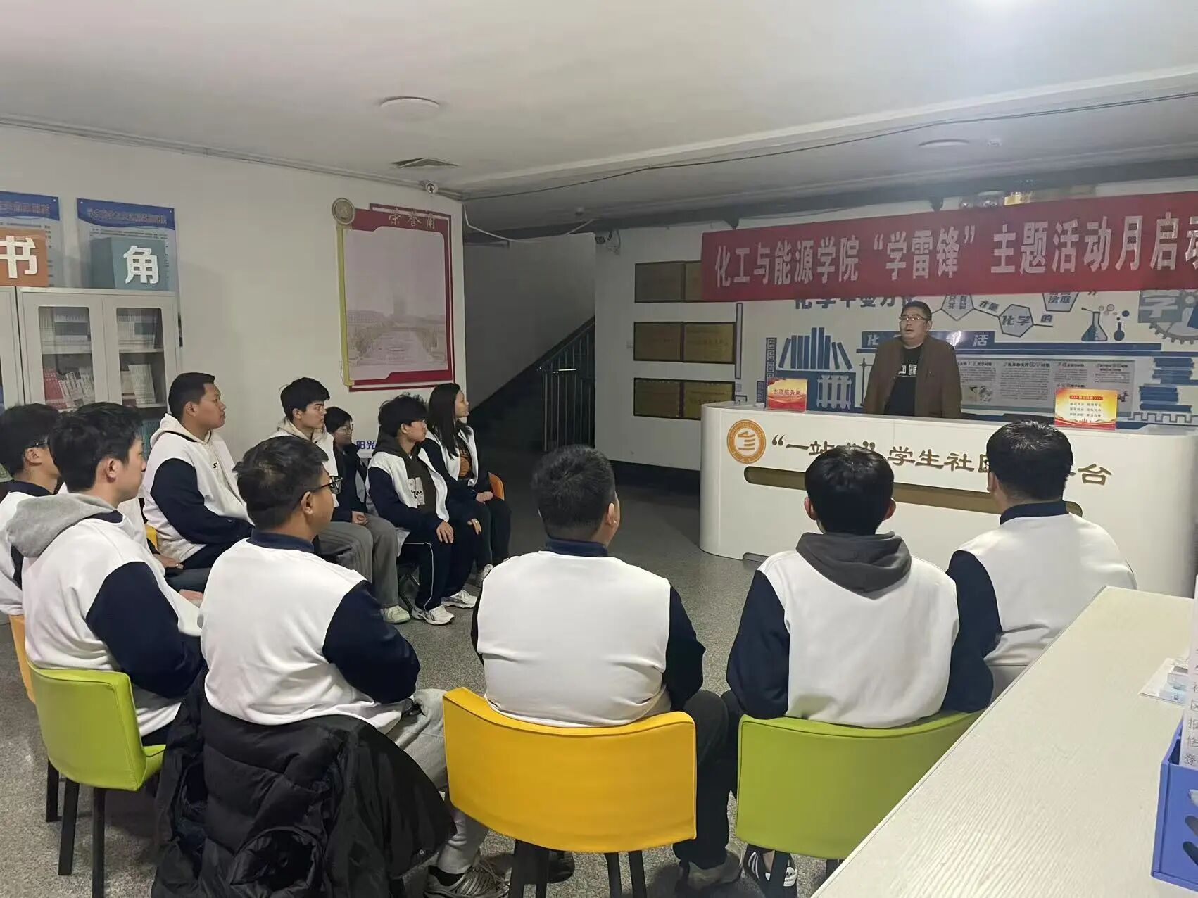 化工与能源学院组织开展书记讲党课活动