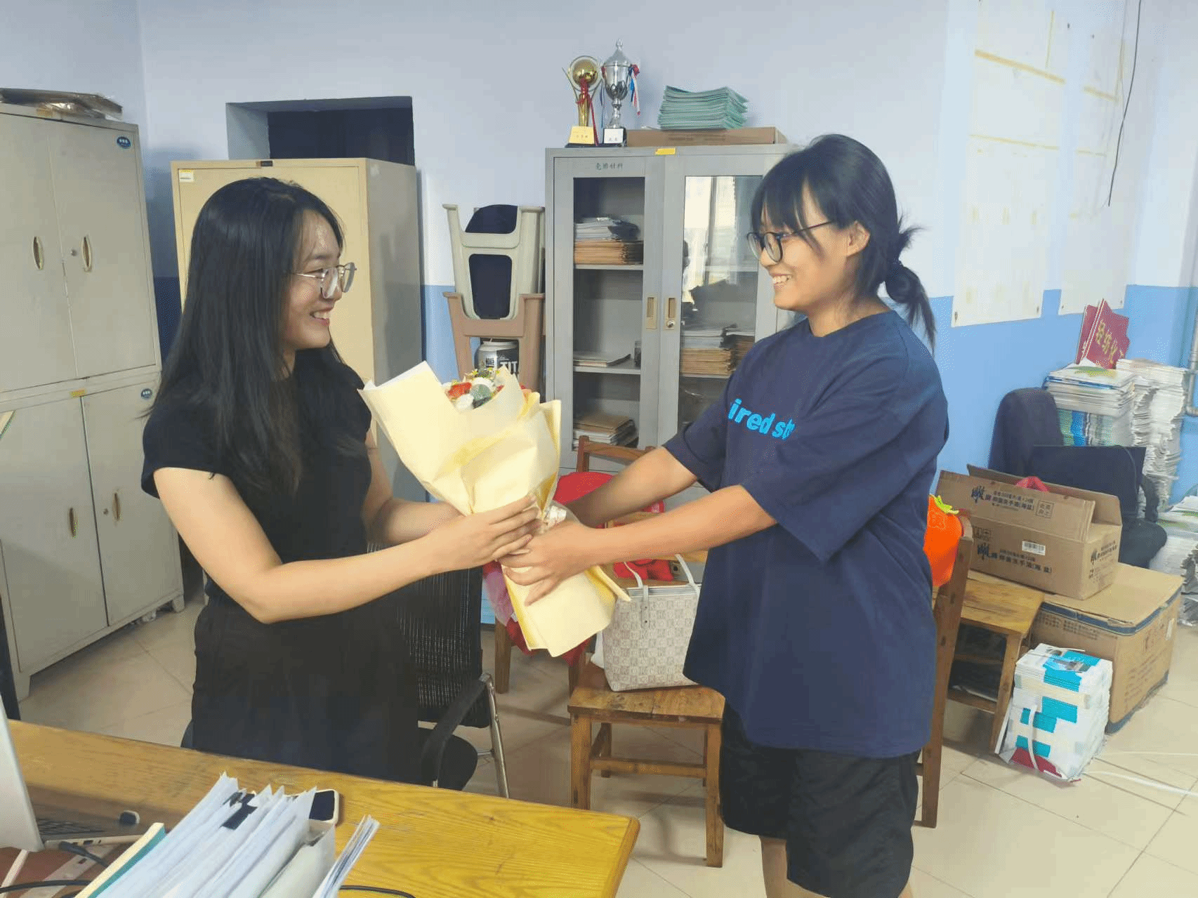 化工与能源学院组织开展“感恩师情，携手同行”教师节主题团日活动